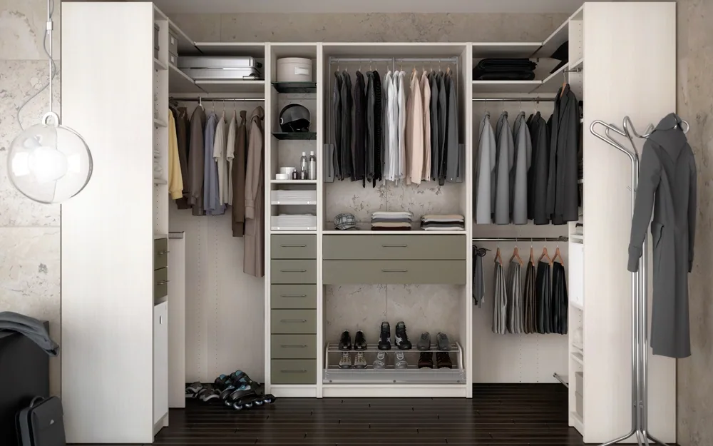 Dressing ouvert, penderie, étagères blanches réalisé par Côté Rangement